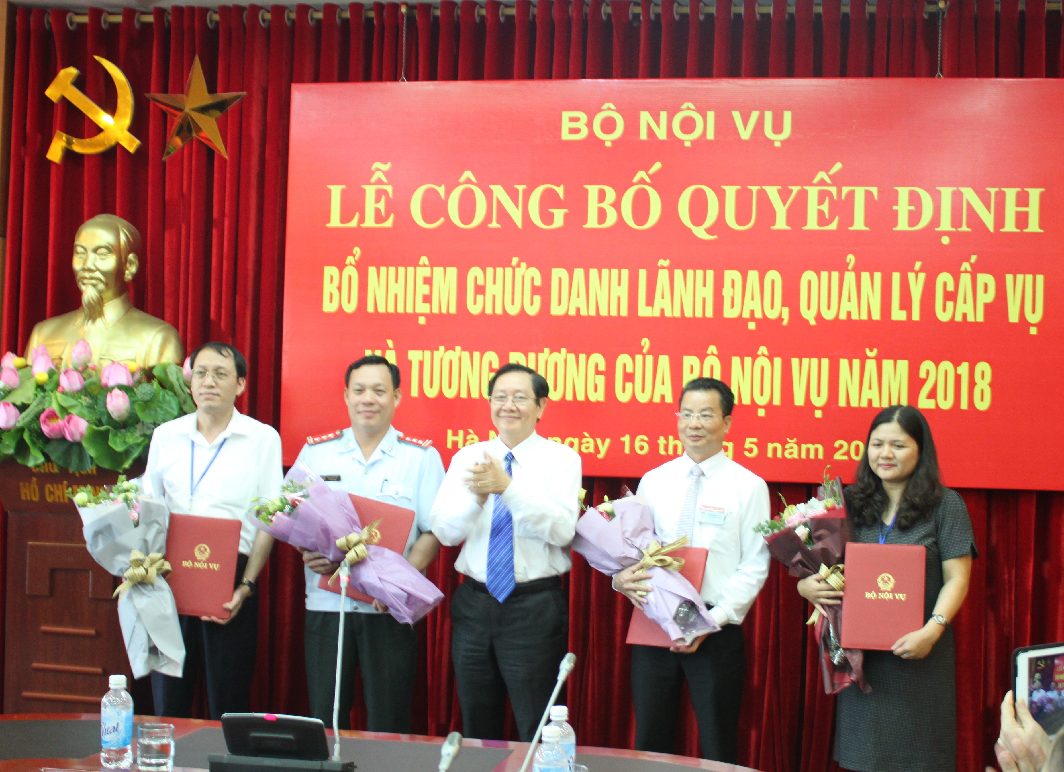 Lễ công bố quyết định bổ nhiệm chức danh lãnh đạo, quản lý cấp vụ và tương tương của Bộ Nội vụ năm 2018