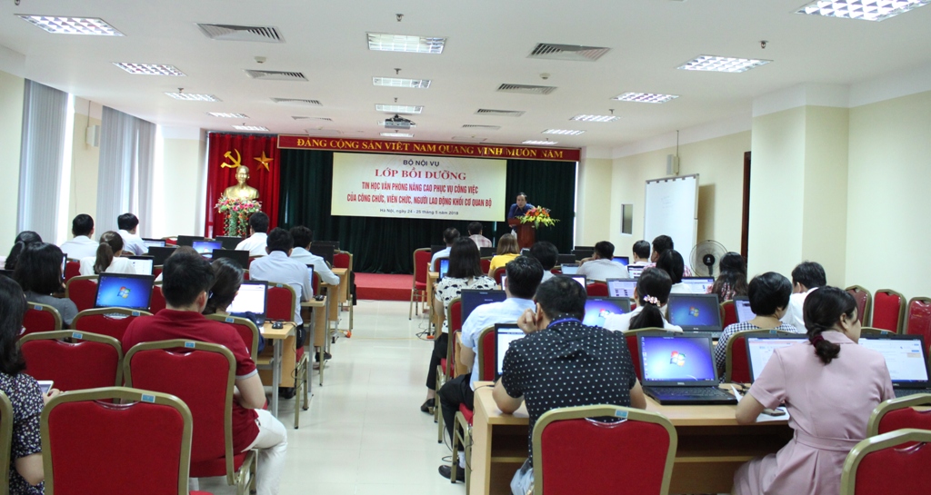 Khai mạc Lớp bồi dưỡng tin học văn phòng nâng cao phục vụ công việc của công chức, viên chức, người lao động khối cơ quan Bộ