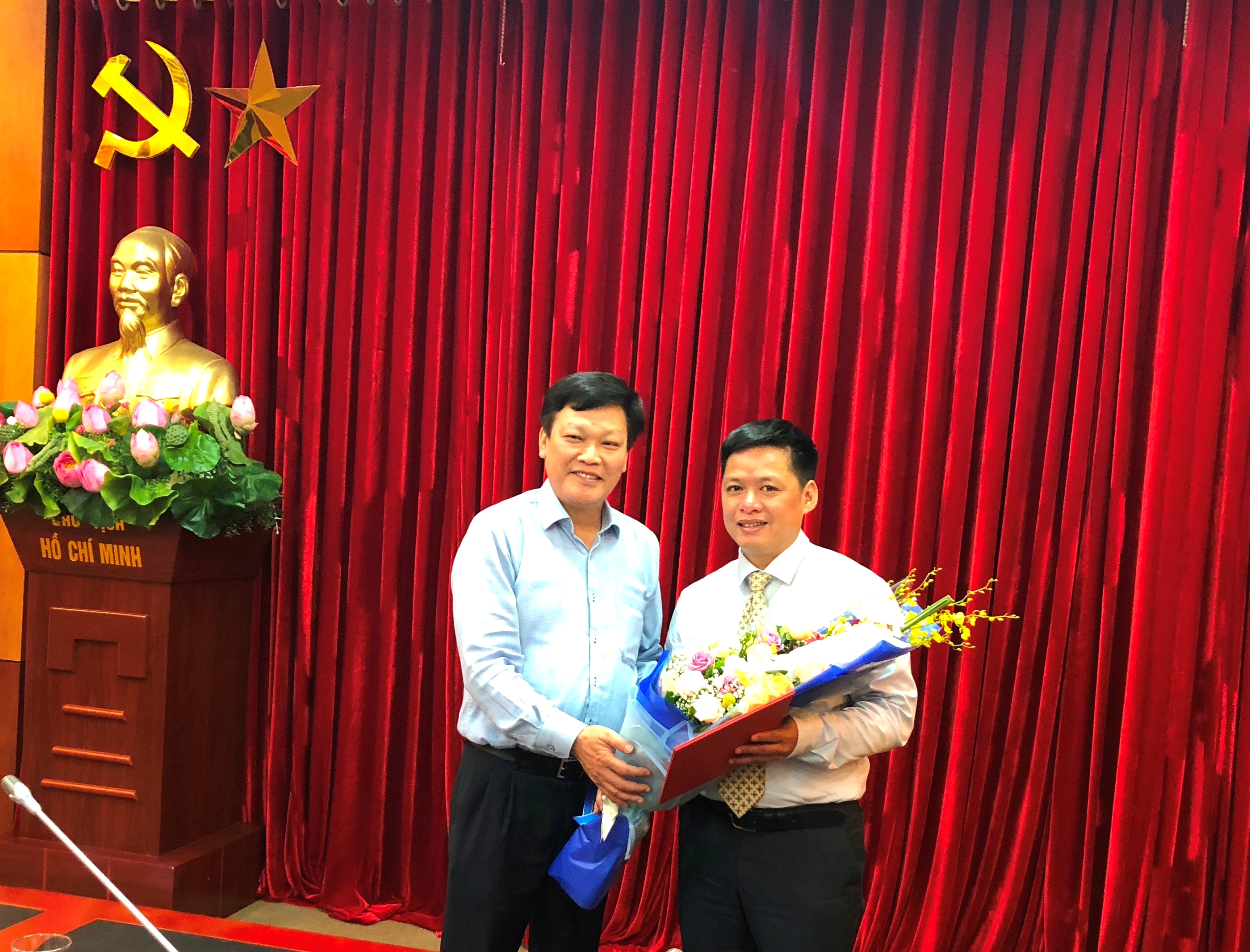 Lễ công bố và trao Quyết định tiếp nhận và bổ nhiệm Phó Vụ trưởng Vụ Công chức – Viên chức