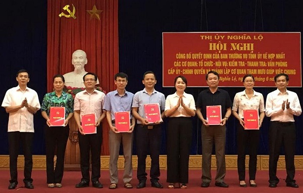 Công bố quyết định hợp nhất một số cơ quan đảng - chính quyền