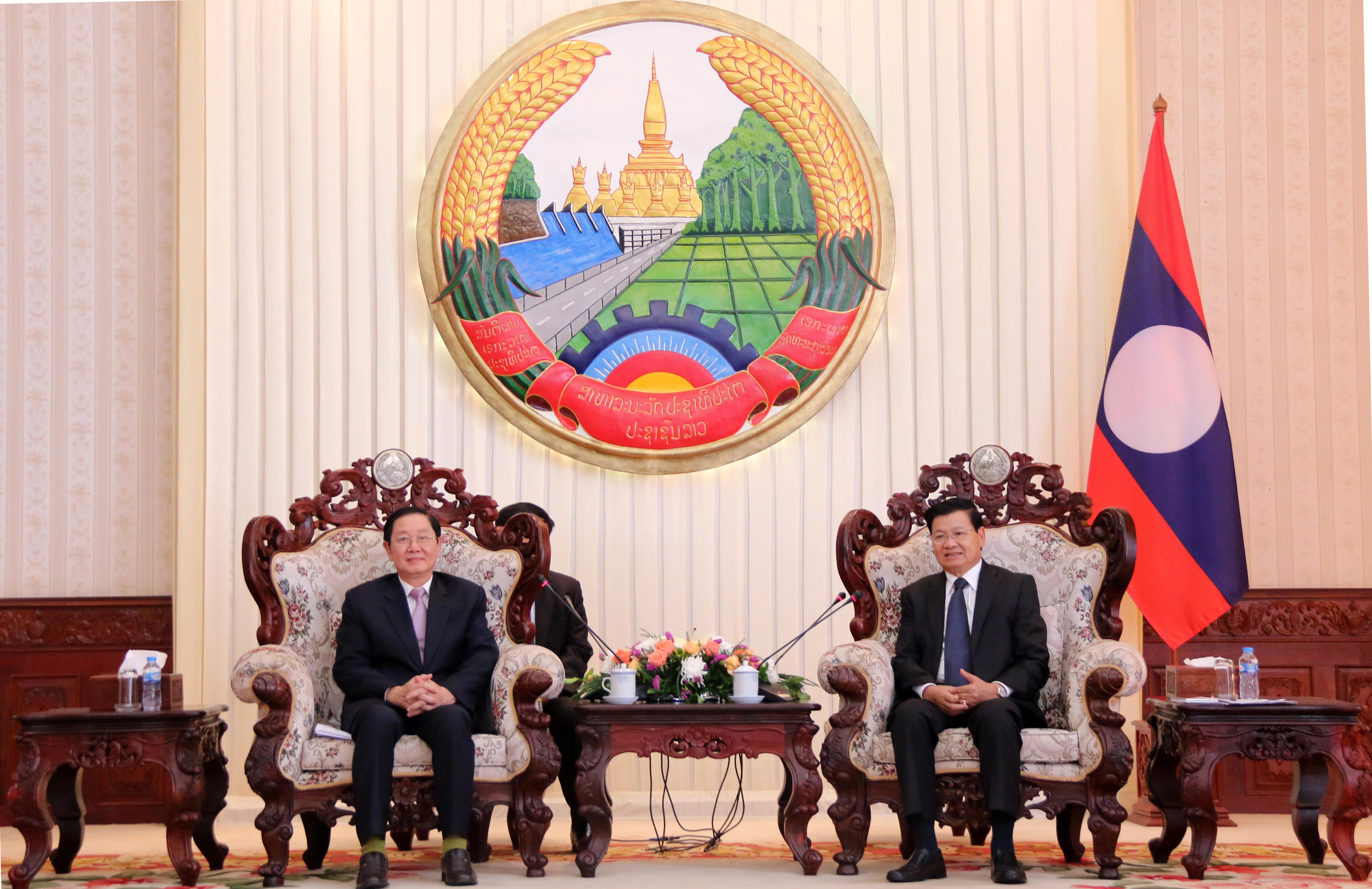 Bộ trưởng Bộ Nội vụ Lê Vĩnh Tân chào xã giao Thủ tướng Chính phủ và Phó Chủ tịch nước Cộng hòa dân chủ nhân dân Lào