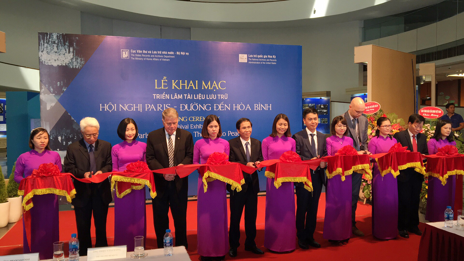 Khai mạc Triển lãm "Hội nghị Paris - Đường đến hòa bình"
