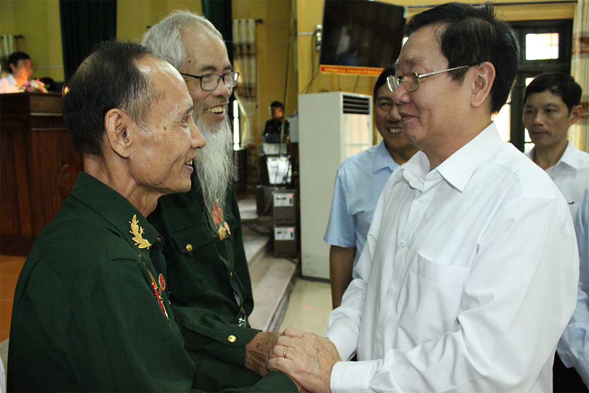 Bộ trưởng Lê Vĩnh Tân thăm Trung tâm Điều dưỡng thương binh Kim Bảng