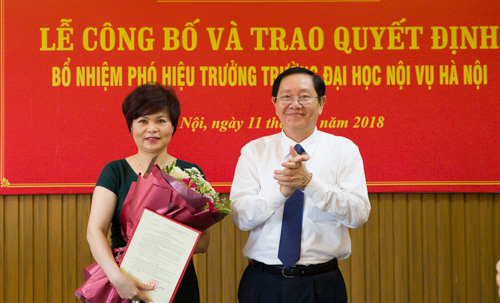 Công bố và trao quyết định bổ nhiệm Phó Hiệu trưởng Trường Đại học Nội vụ Hà Nội