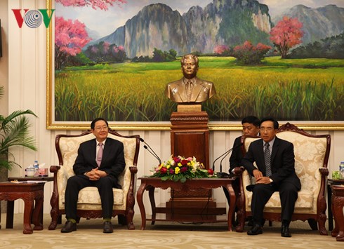 Bộ trưởng Nội vụ Lê Vĩnh Tân chào xã giao Thủ tướng và PCT nước Lào