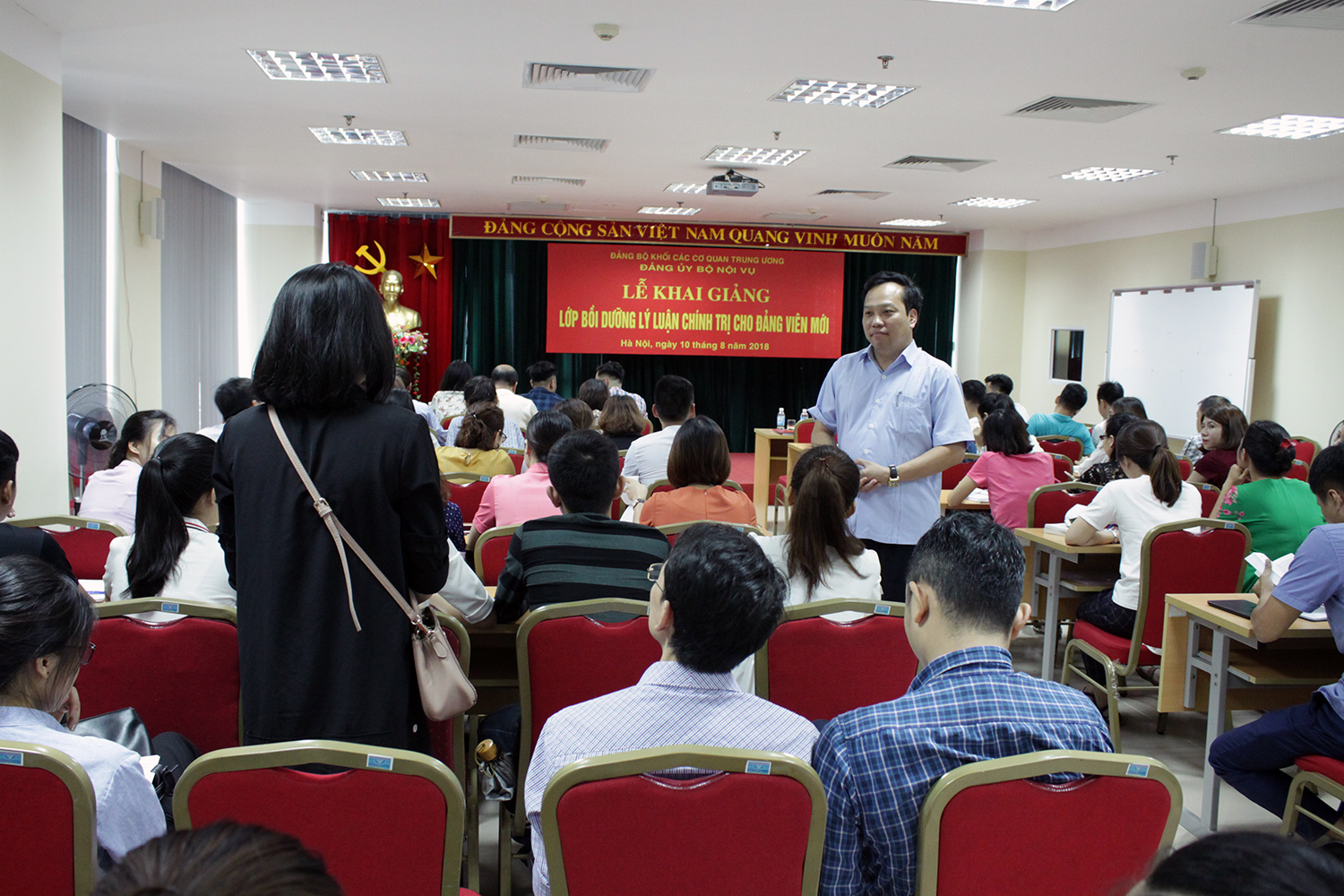 Đảng ủy Bộ Nội vụ khai giảng lớp Bồi dưỡng lý luận chính trị dành cho đảng viên mới