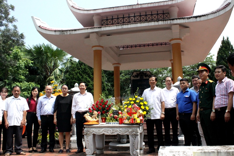 Đoàn công tác của Bộ Nội vụ thăm Khu di tích lịch sử quốc gia đặc biệt Tân Trào và Khu di tích lịch sử của Bộ Nội vụ 