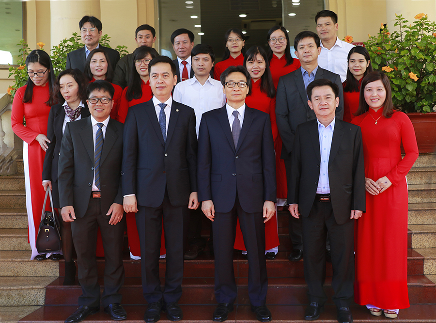 Phó Thủ tướng Chính phủ Vũ Đức Đam thăm và làm việc với Cục Văn thư và Lưu trữ nhà nước tại Trung tâm Lưu trữ quốc gia IV