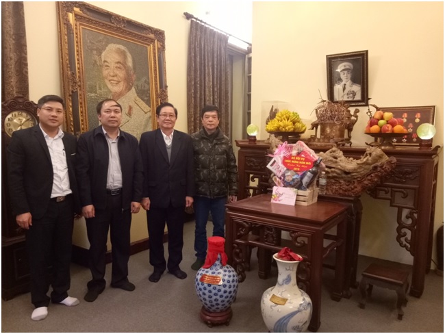  Bộ trưởng Lê Vĩnh Tân thăm, chúc tết gia đình các đồng chí cố Bộ trưởng Bộ Nội vụ