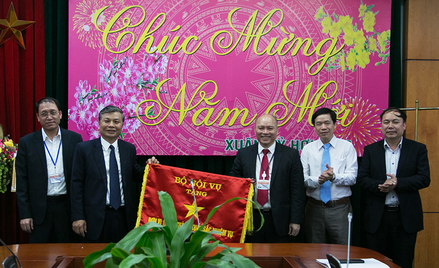 Văn phòng Bộ Nội vụ gặp mặt công chức, người lao động đầu Xuân năm mới 2019 và trao thưởng thành tích công tác cho tập thể, cá nhân năm 2018