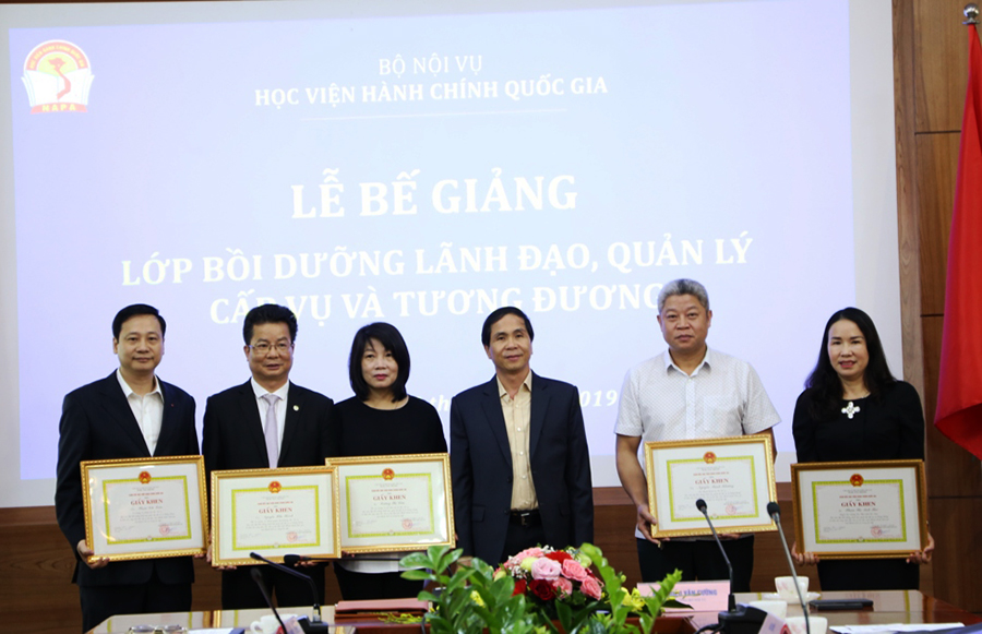 Bế giảng Lớp bồi dưỡng năng lực, kỹ năng lãnh đạo quản lý cấp vụ cho công chức Bộ Nội vụ năm 2019 (Lớp thứ 1)
