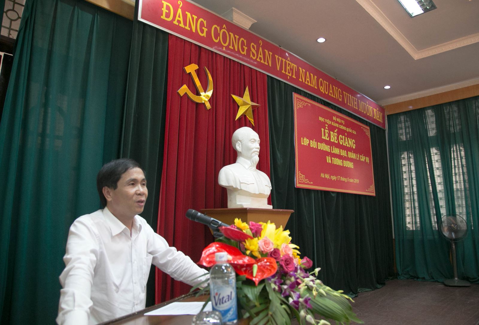 Bế giảng Lớp bồi dưỡng lãnh đạo, quản lý cấp vụ và tương đương cho công chức Bộ Nội vụ năm 2019 (Lớp thứ 2). 