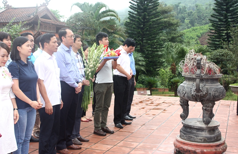 Đảng ủy Văn phòng Bộ Nội vụ tổ chức sinh hoạt về nguồn hướng tới kỷ niệm 129 năm ngày sinh Chủ tịch Hồ Chí Minh (19/5/1890 - 19/5/2019) và kỷ niệm 50 năm thực hiện Di chúc của Người