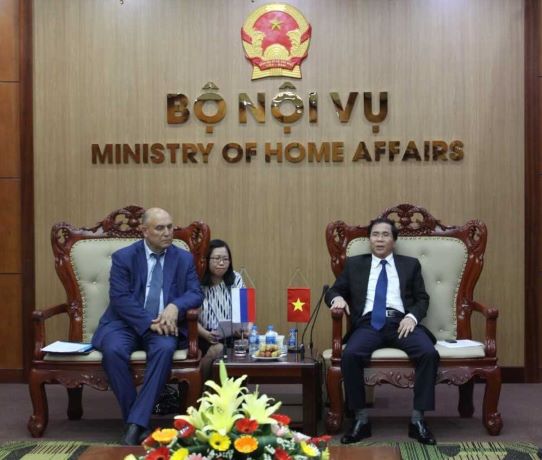 Thứ trưởng Bộ Nội vụ Triệu Văn Cường tiếp xã giao Đoàn công tác của Viện Nghiên cứu toàn Nga về văn bản học và lưu trữ học, Liên bang Nga