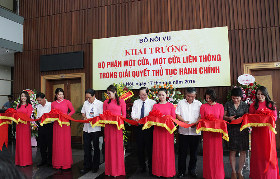 Bộ Nội vụ khai trương Bộ phận một cửa, một cửa liên thông trong giải quyết thủ tục hành chính