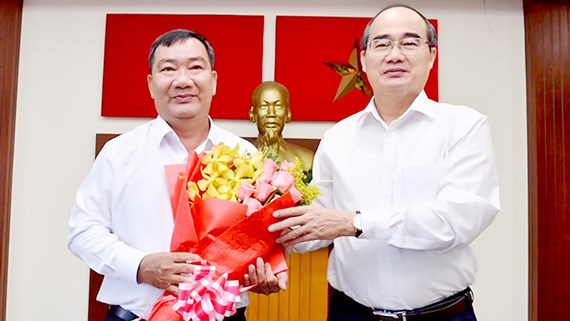 Bí thư cấp quận huyện không là người địa phương