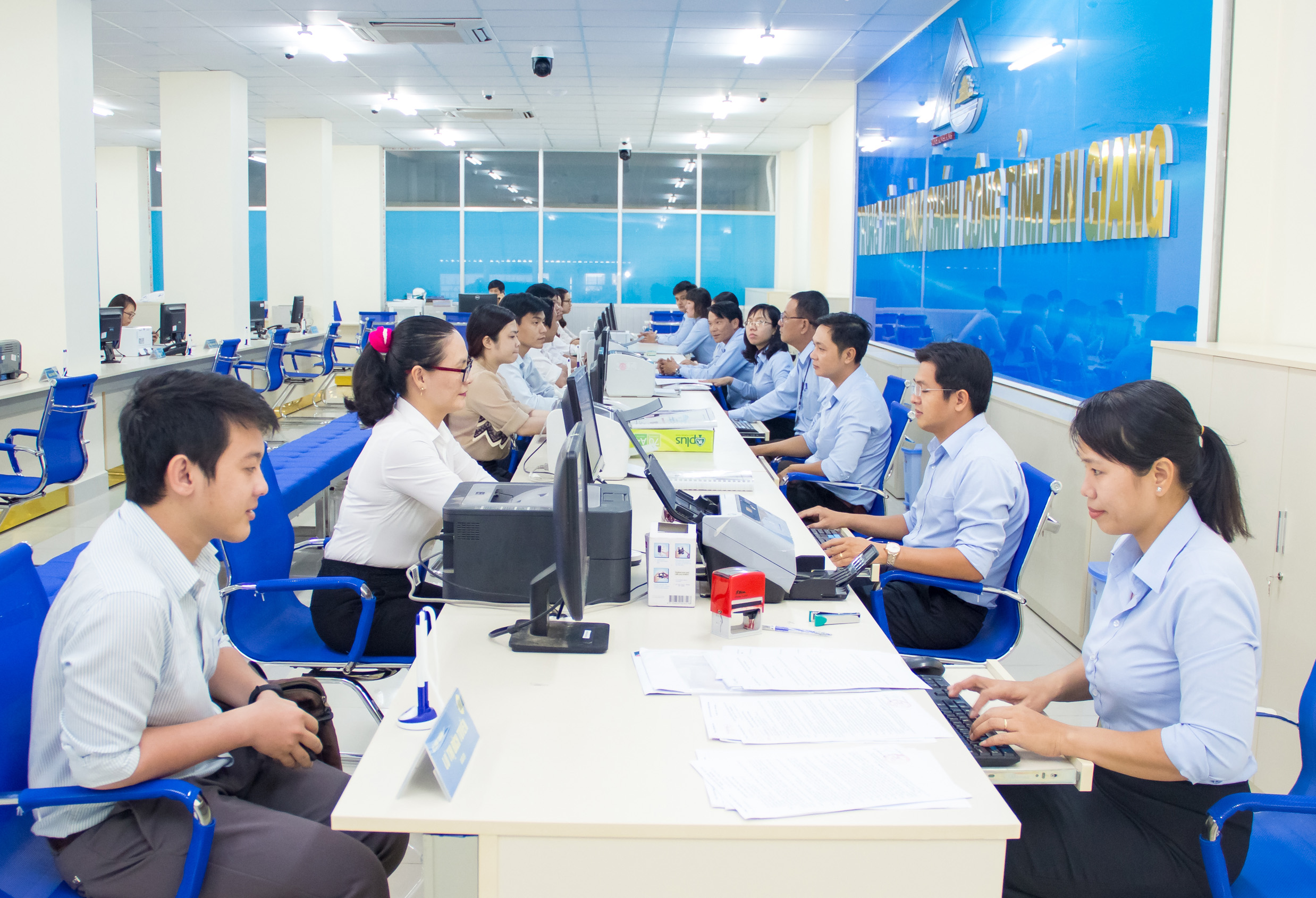 Xác định vị trí việc làm - “Nút thắt” trong tinh giản biên chế, cải cách tiền lương hiện nay