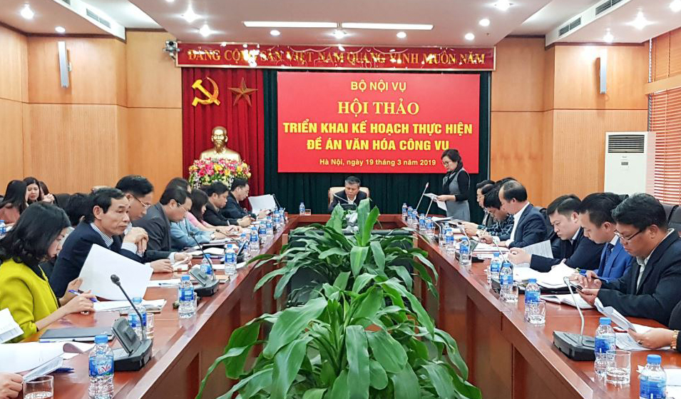 Xây dựng hệ giá trị văn hóa và con người Việt Nam làm cơ sở hoàn thiện chuẩn mực đạo đức công vụ
