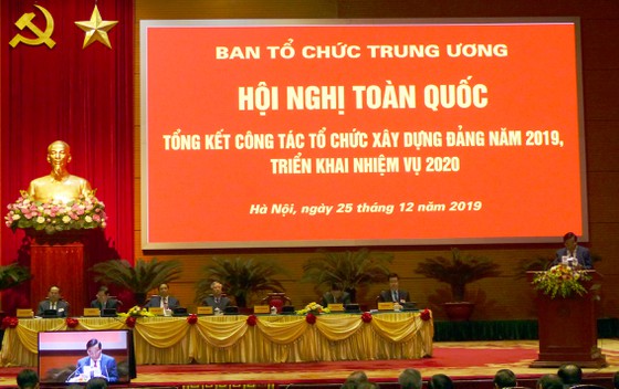 Đã giảm được hơn 400.000 công chức, viên chức, người lao động hợp đồng, không chuyên ở các cấp