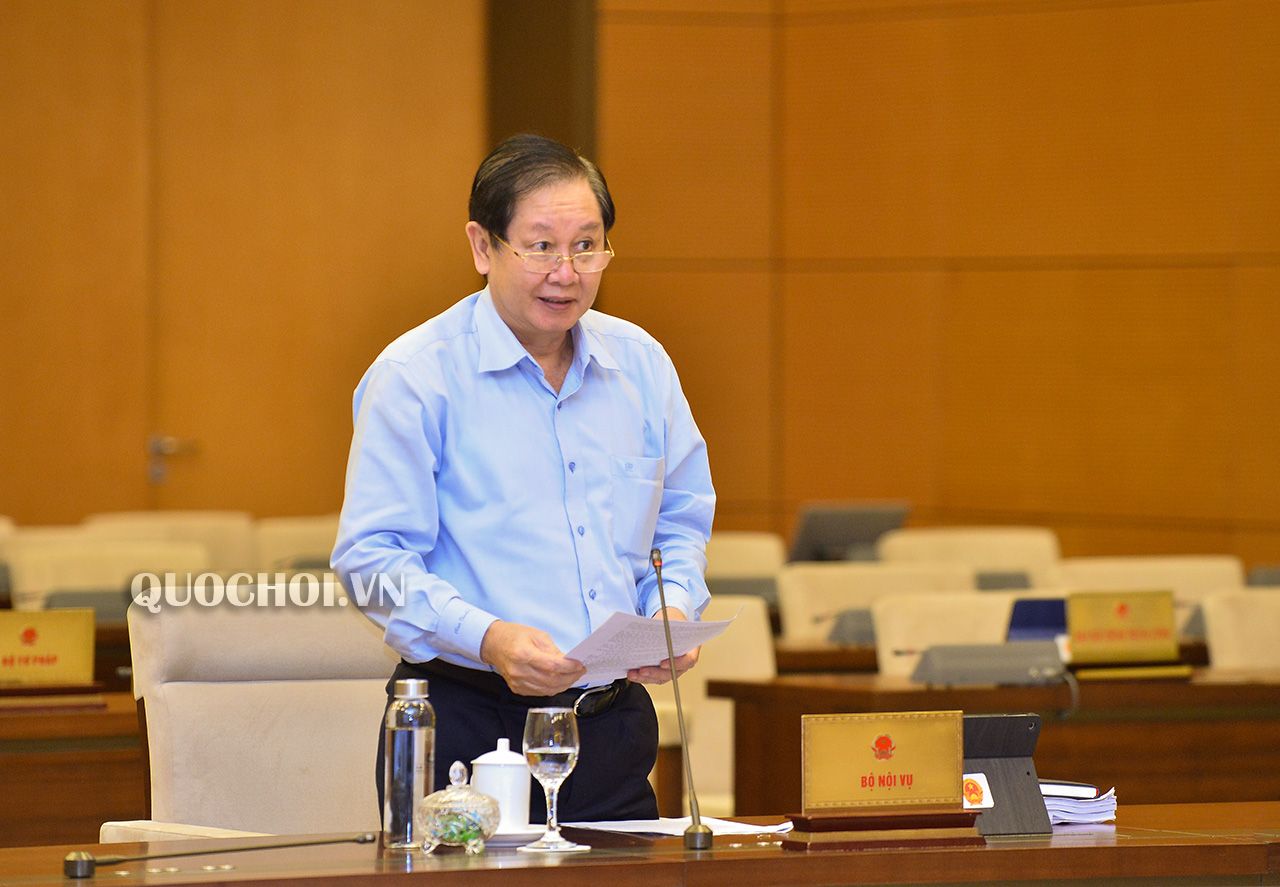 BỘ TRƯỞNG BỘ NỘI VỤ LÊ VĨNH TÂN TRÌNH BÀY TỜ TRÌNH VỀ THÀNH LẬP 3 THỊ XÃ THUỘC CÁC TỈNH THANH HÓA, PHÚ YÊN VÀ BÌNH ĐỊNH