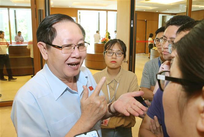 Bộ trưởng Bộ Nội vụ: Chính phủ chưa bàn tăng lương trở lại