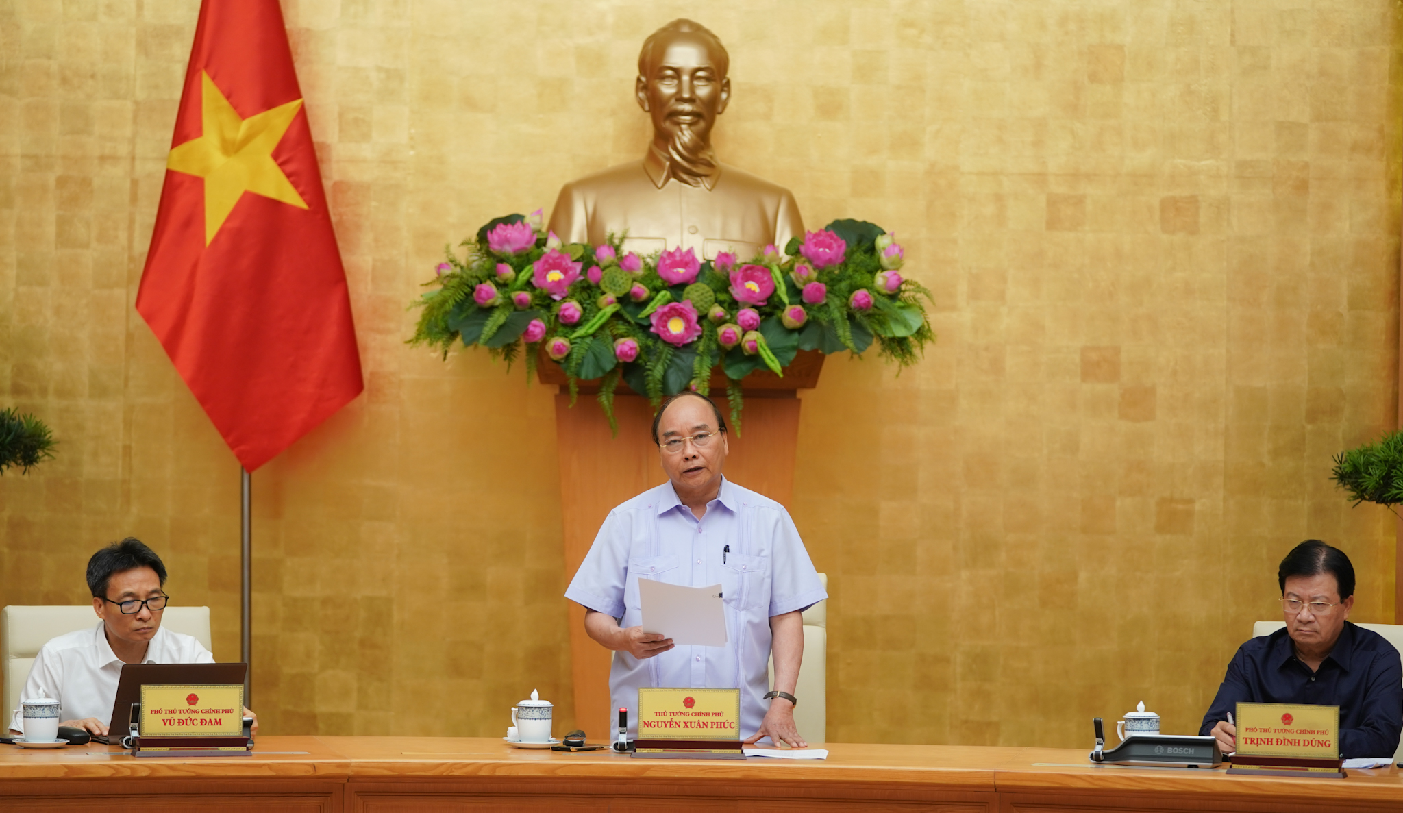 Thủ tướng: Chủ động chống dịch, không để dịch lây lan, bùng phát