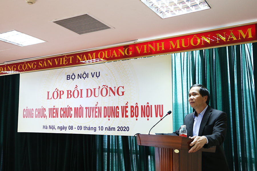Khai mạc Lớp bồi dưỡng dành cho công chức, viên chức mới tuyển dụng về Bộ Nội vụ