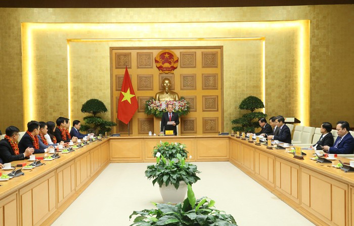 Phó Thủ tướng Thường trực tiếp cán bộ, công chức, viên chức trẻ giỏi
