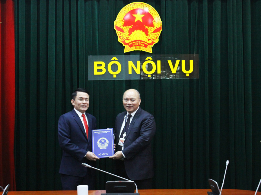 Lễ công bố và trao quyết định nghỉ hưu đối với công chức thuộc Văn phòng Bộ Nội vụ