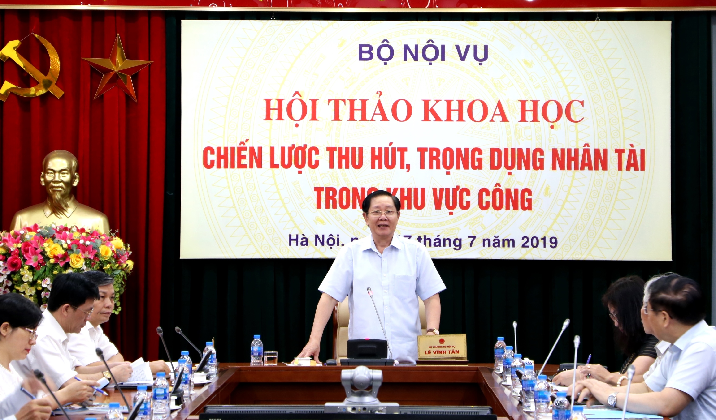 Bộ Nội vụ đề xuất trọng dụng nhân tài theo hướng “có vào, có ra; có lên, có xuống”
