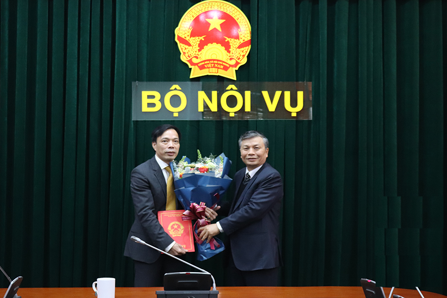Lễ công bố và trao Quyết định bổ nhiệm Phó Vụ trưởng Vụ Công chức - Viên chức