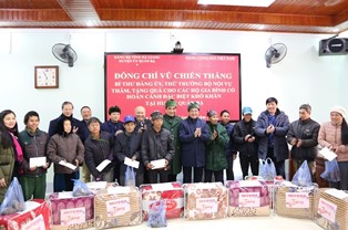 Đảng ủy Bộ Nội vụ thăm và tặng quà các gia đình khó khăn tại tỉnh Hà Giang