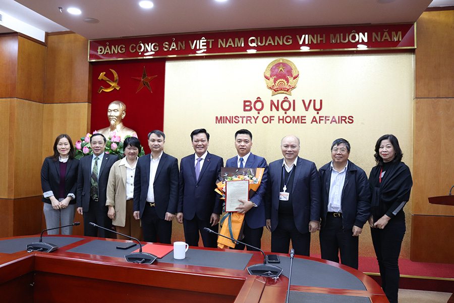Lễ công bố và trao Quyết định điều động, bổ nhiệm chức vụ Phó Vụ trưởng Vụ Tiền lương