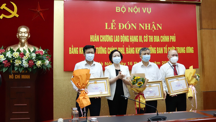 Lễ đón nhận Huân chương Lao động hạng III, Cờ thi đua của Chính phủ, Bằng khen của Thủ tướng Chính phủ, Bằng khen của Trưởng ban Tổ chức Trung ương