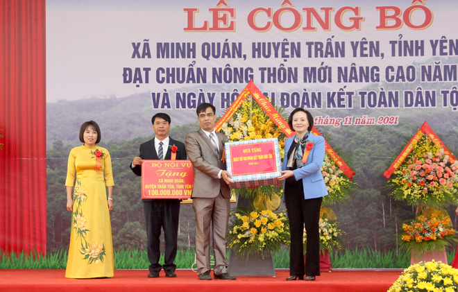 Bộ trưởng Bộ Nội vụ Phạm Thị Thanh Trà dự Ngày hội Đại đoàn kết toàn dân tộc và Lễ công bố xã Minh Quán đạt chuẩn nông thôn mới nâng cao