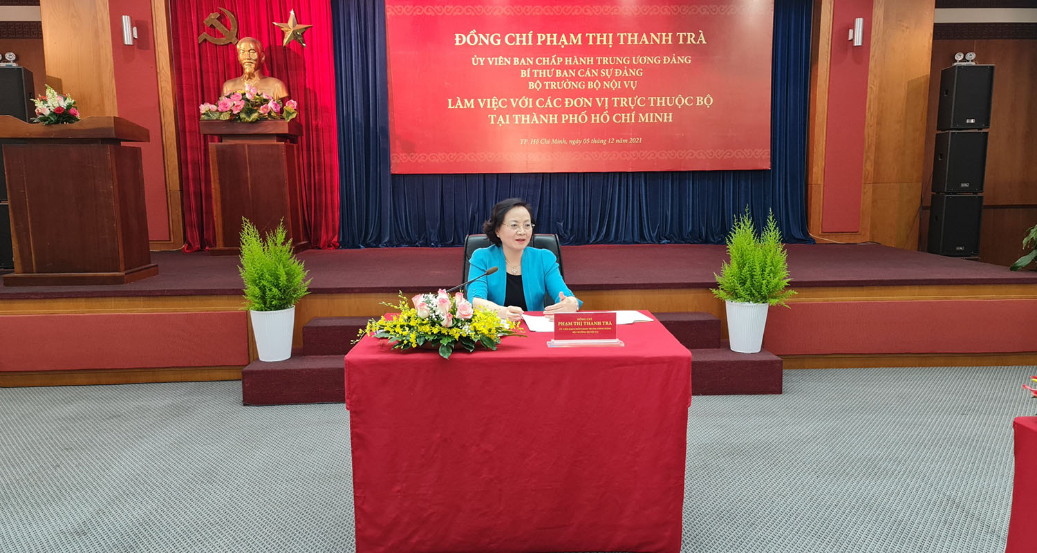 Bộ trưởng Phạm Thị Thanh Trà làm việc với Trung tâm Lưu trữ quốc gia II