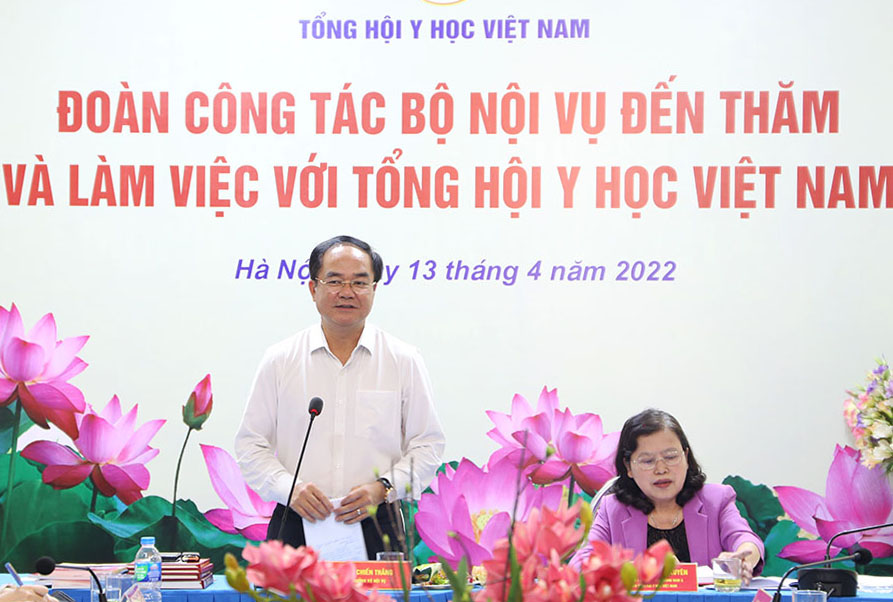Bộ Nội vụ thăm và làm việc với Tổng hội Y học Việt Nam