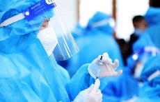 Omicron lây lan mạnh, Bộ Y tế yêu cầu thần tốc tiêm phủ vaccine phòng COVID-19 mũi 3