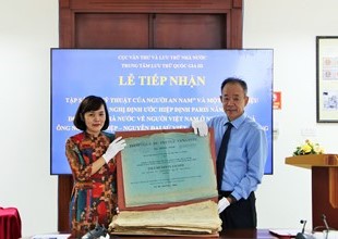 Lễ tiếp nhận Tập sách “Kỹ thuật của người An Nam” và một số tài liệu về Hội nghị Định ước Hiệp định Paris năm 1973