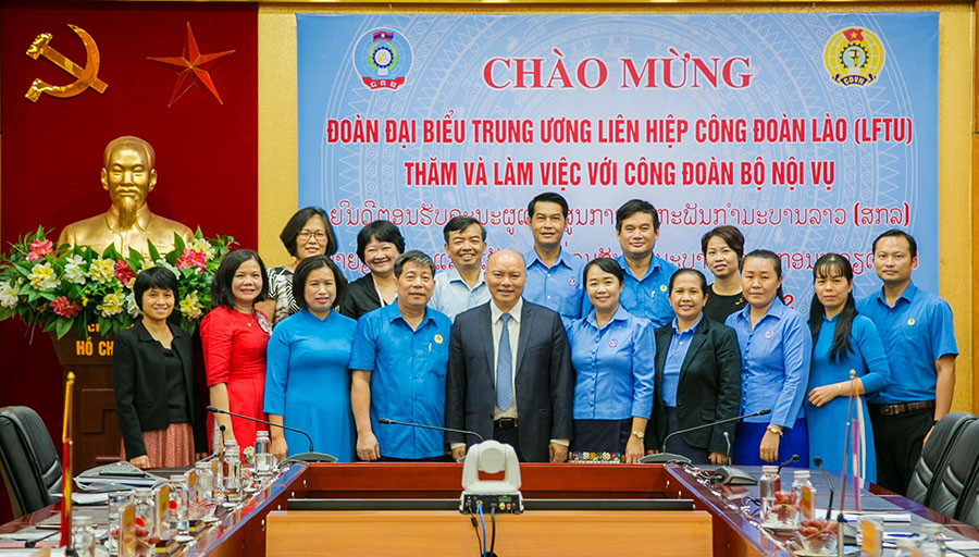 Công đoàn Bộ Nội vụ Việt Nam làm việc với Đoàn cán bộ Trung ương Liên hiệp Công đoàn Lào