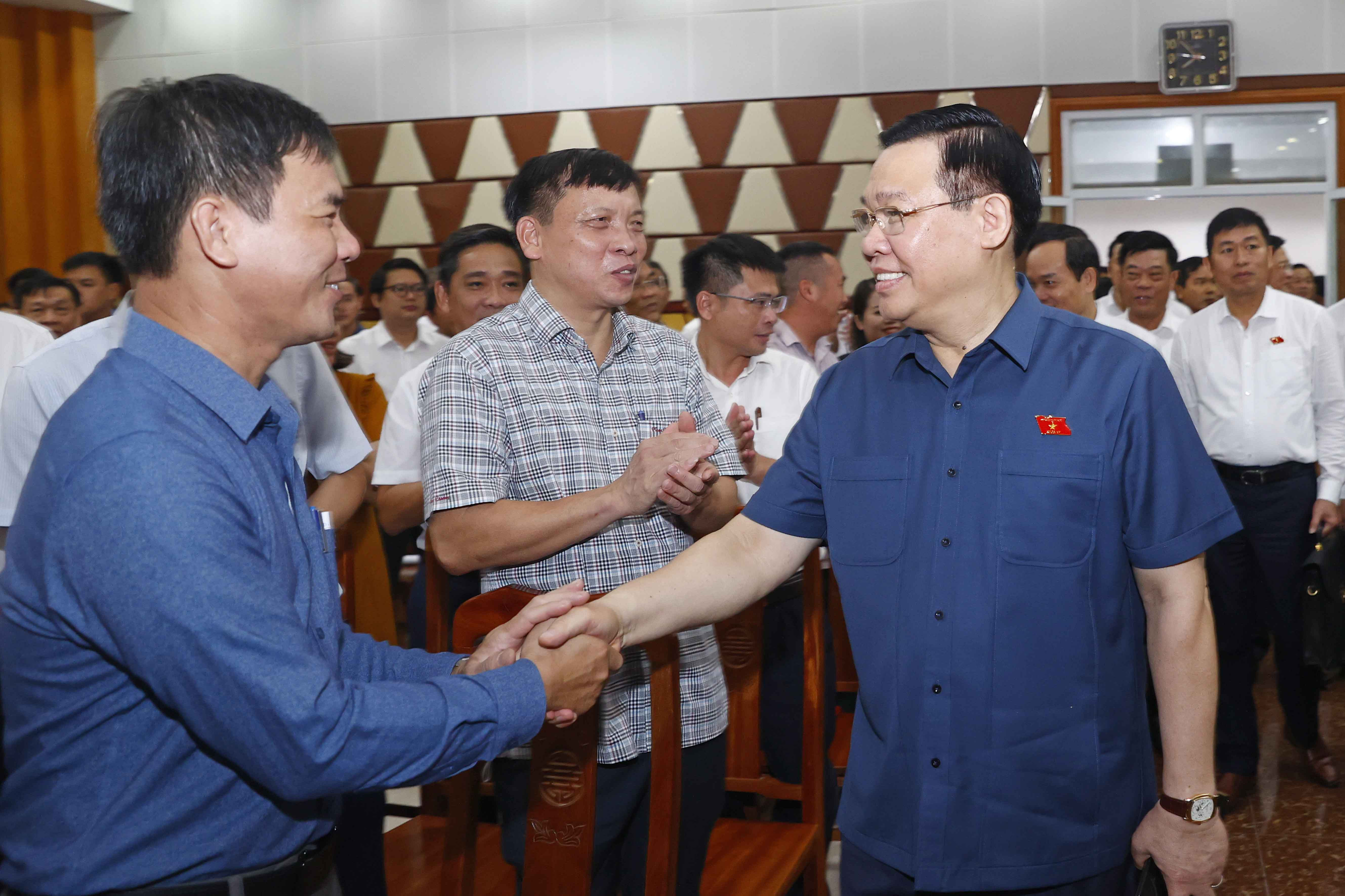 Quốc hội sẽ bàn việc tăng lương cho cán bộ, công viên chức