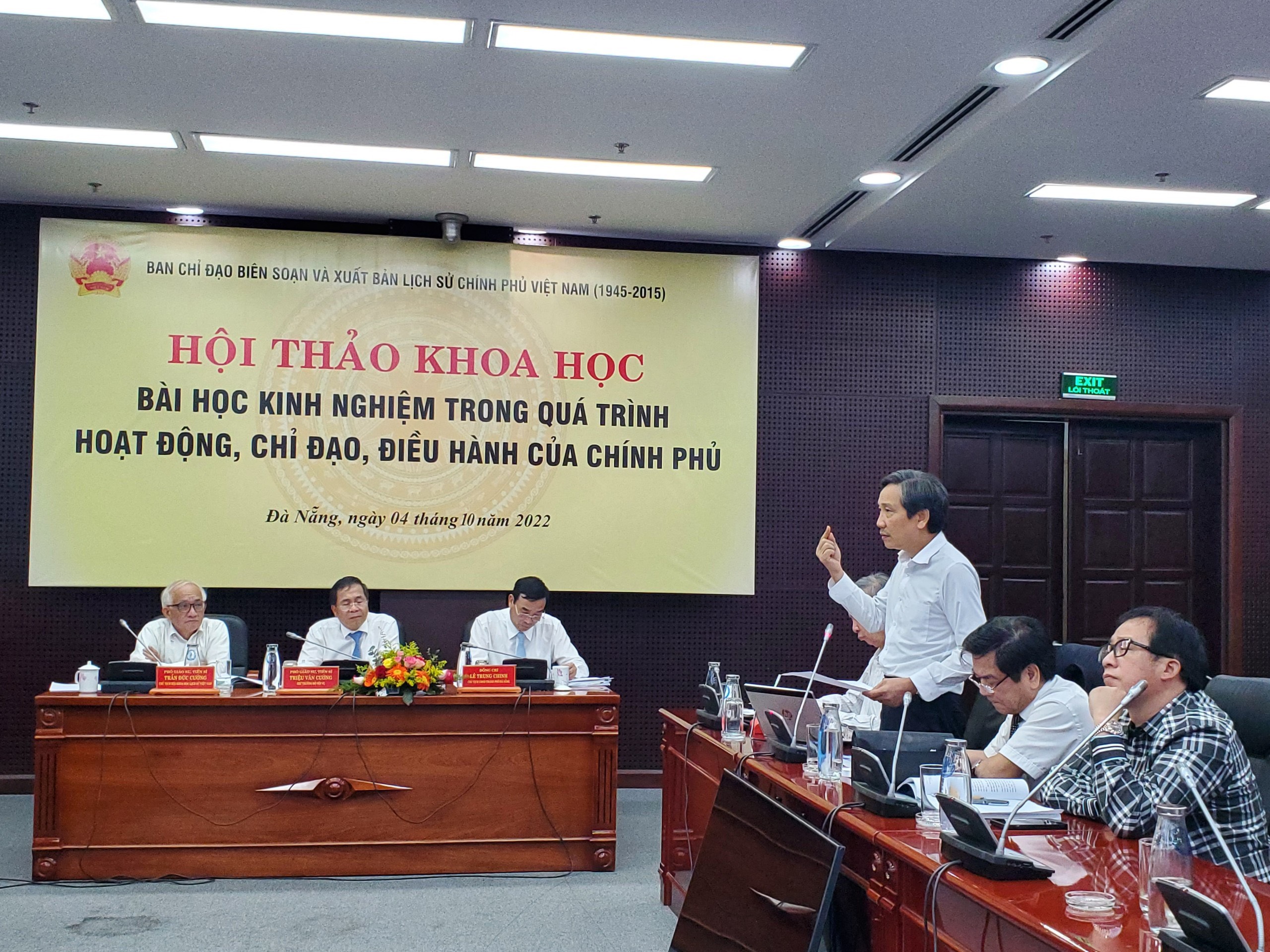 Hội thảo khoa học "Bài học kinh nghiệm trong quá trình hoạt động, chỉ đạo, điều hành của Chính phủ"