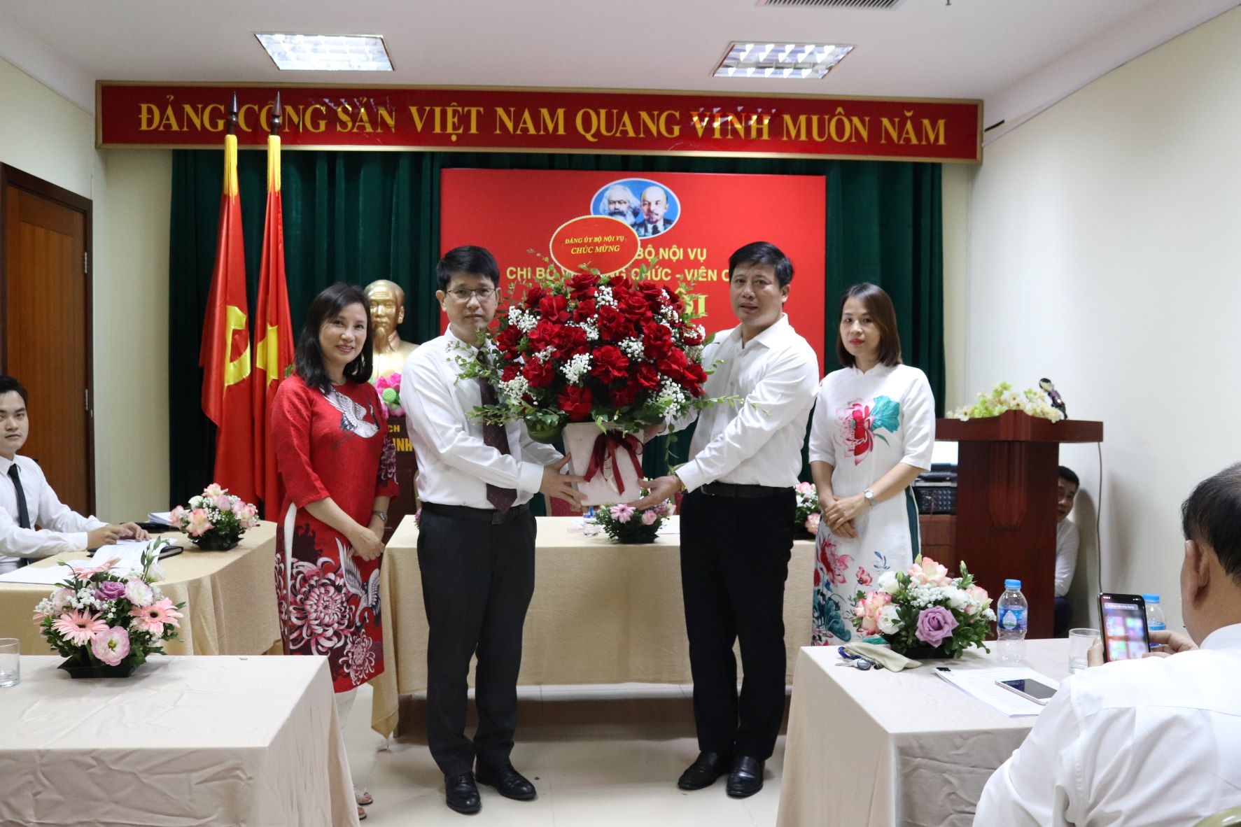 Đại hội Chi bộ Vụ Công chức - Viên chức nhiệm kỳ 2022 – 2025