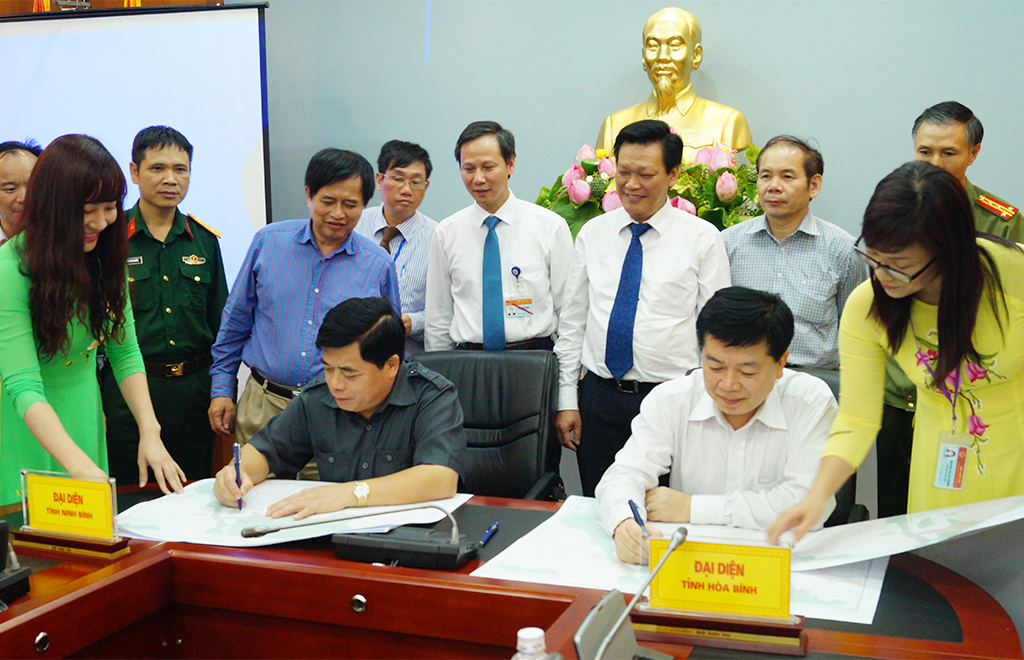 Hội nghị hiệp thương, thỏa thuận phương án giải quyết tranh chấp địa giới hành chính giữa tỉnh Hòa Bình và tỉnh Ninh Bình