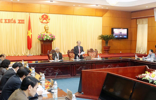 Hội nghị đại biểu Quốc hội chuyên trách cho ý kiến dự án Luật Công chứng: Văn bản công chứng có giá trị chứng cứ 