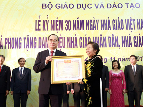 Thành lập Hội đồng cấp Nhà nước xét tặng danh hiệu Nhà giáo Nhân dân, Nhà giáo Ưu tú