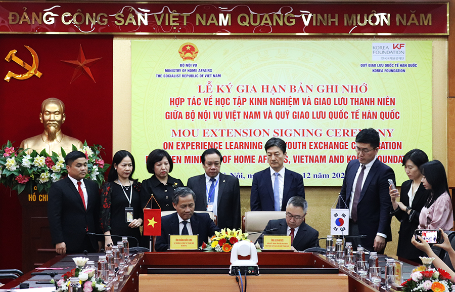 Một số hình ảnh Lễ ký gia hạn Bản ghi nhớ hợp tác về học tập kinh nghiệm và giao lưu thanh niên giữa Bộ Nội vụ Việt Nam và Quỹ Giao lưu quốc tế Hàn Quốc