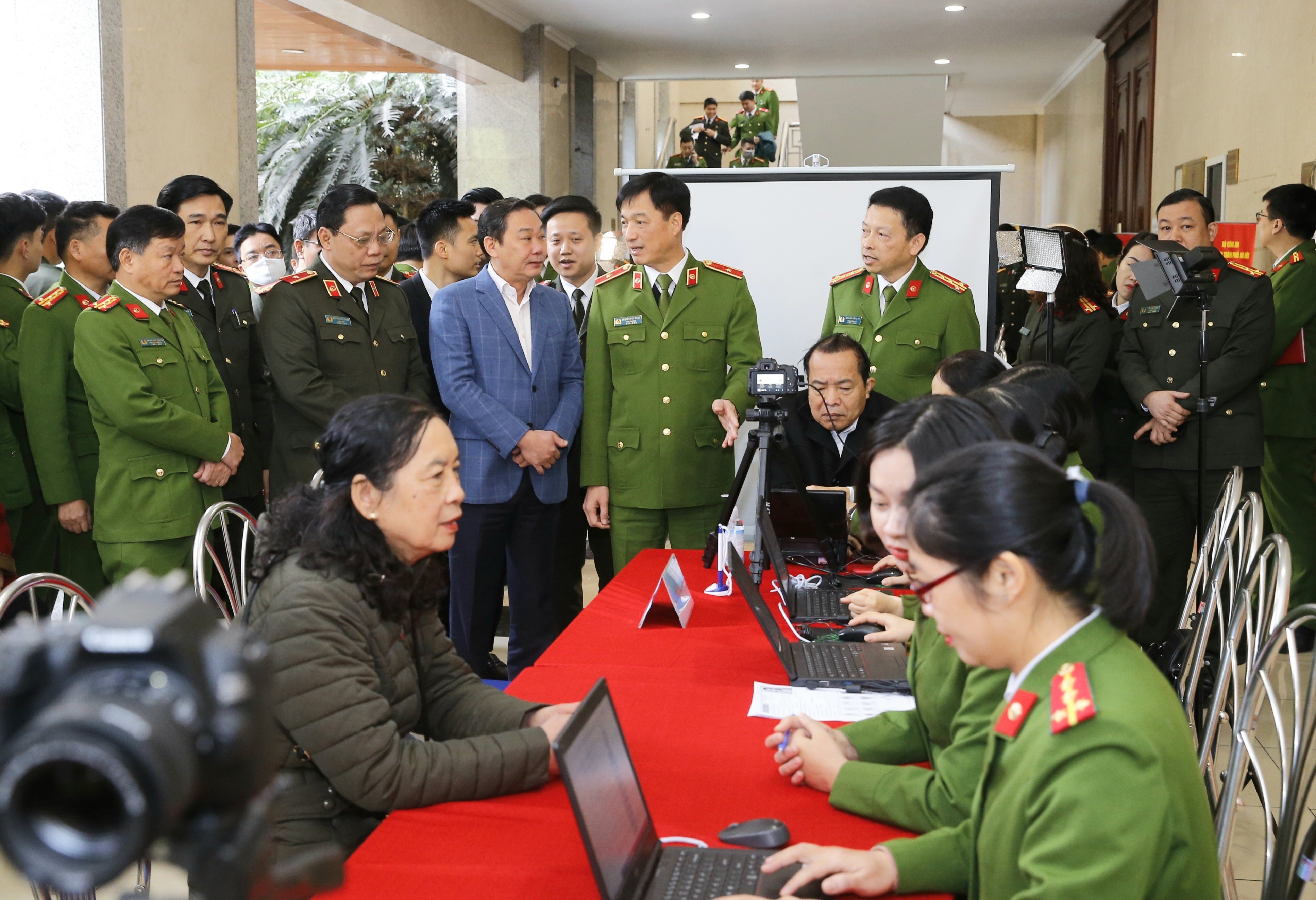 Nâng cao ý thức pháp luật của cán bộ, công chức, viên chức, đáp ứng yêu cầu xây dựng Nhà nước pháp quyền xã hội chủ nghĩa Việt Nam