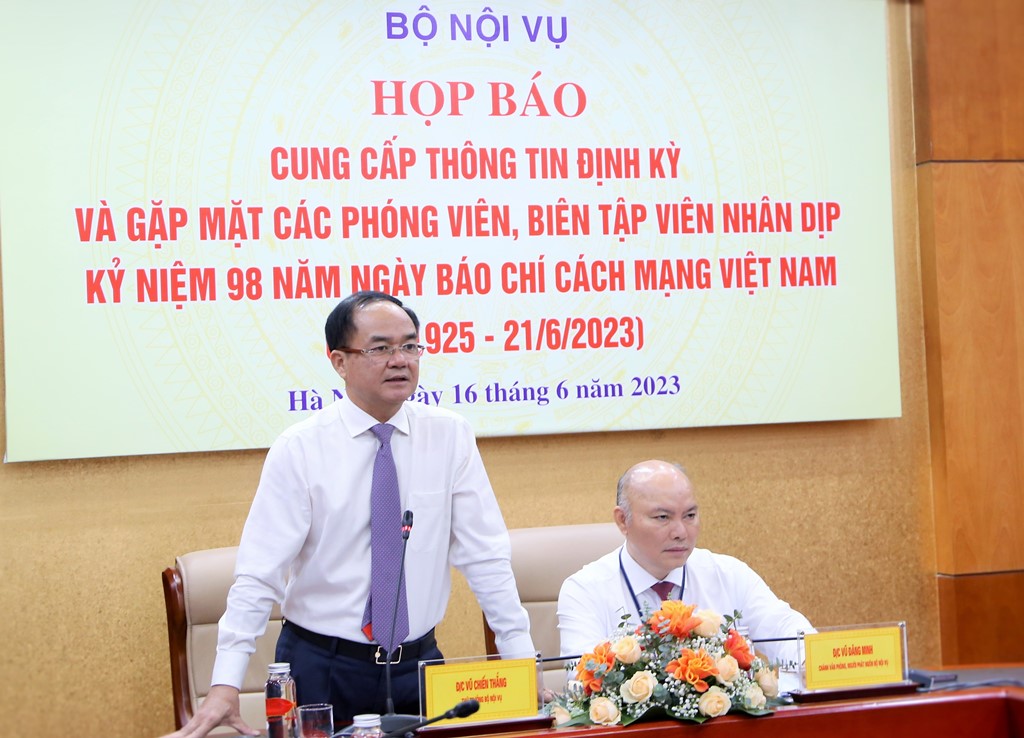 Họp báo cung cấp thông tin định kỳ và gặp mặt các phóng viên, biên tập viên nhân Ngày Báo chí cách mạng Việt Nam 21/6