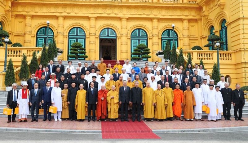 Chủ tịch nước Tô Lâm gặp mặt Đoàn đại biểu các chức sắc, lãnh đạo các tổ chức tôn giáo